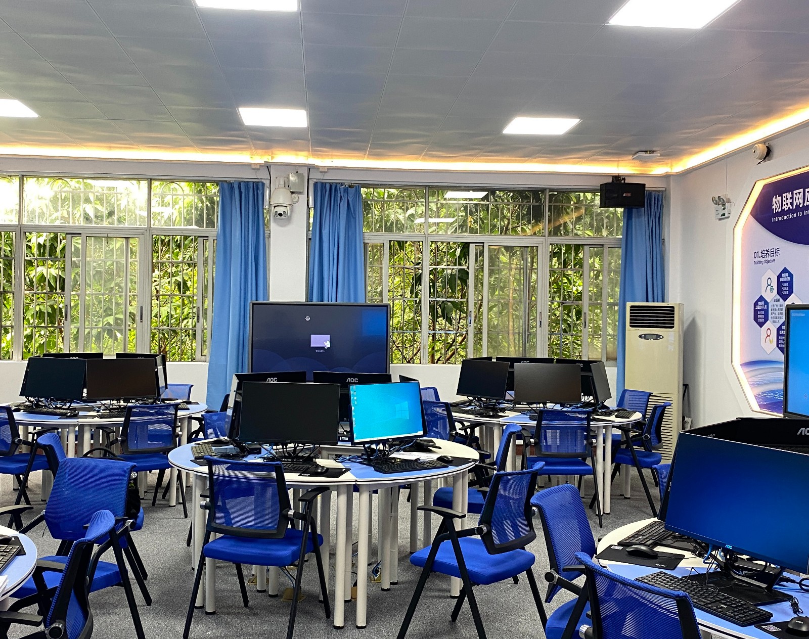 实验室建设案例丨广州城市学院-智慧教室创新实验室