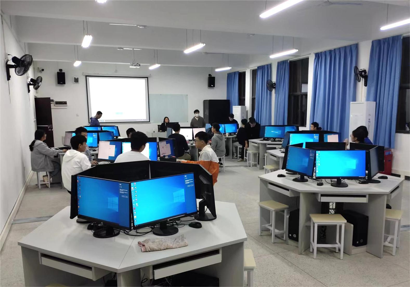 实验室建设案例丨广东工程职业技术学院-智能检测与控制实训室